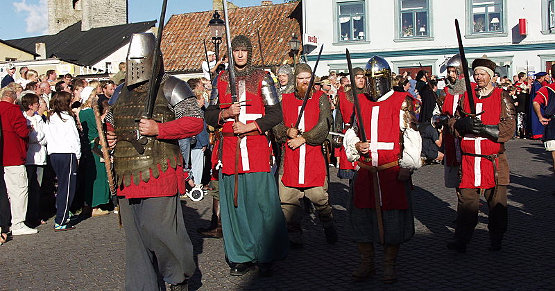 Mittelalterwoche mit festlichen Paraden