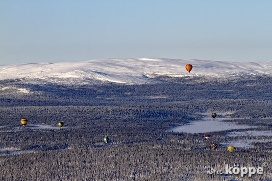 Heißluftballon über Lappland